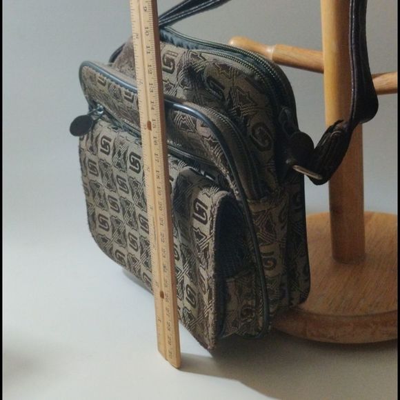 GD Uni-Sex Cross Body Mini Bag - Picture 11 of 12